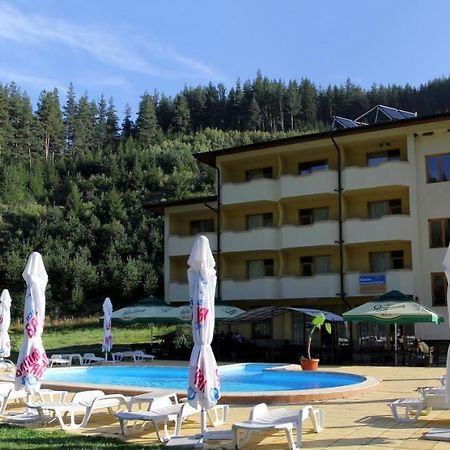 Hotel Restaurant Popini Laki Ягодина Экстерьер фото