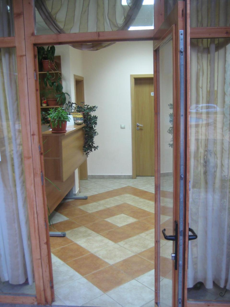 Hotel Restaurant Popini Laki Ягодина Экстерьер фото