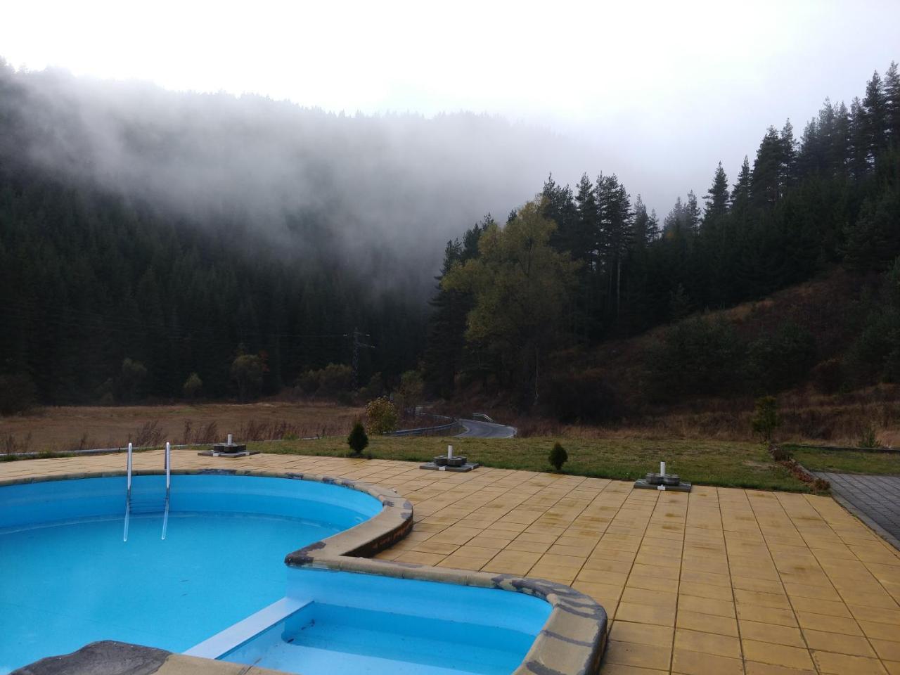 Hotel Restaurant Popini Laki Ягодина Экстерьер фото